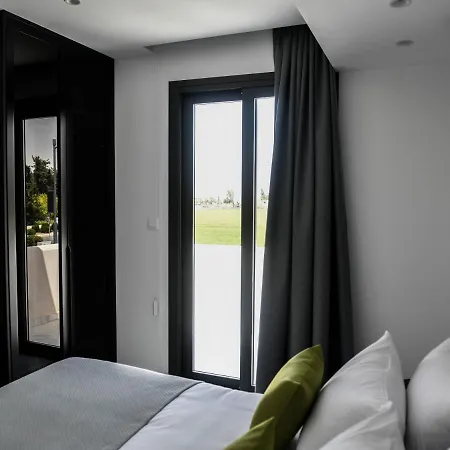 דירה The Room, 14, Leda Gardens *