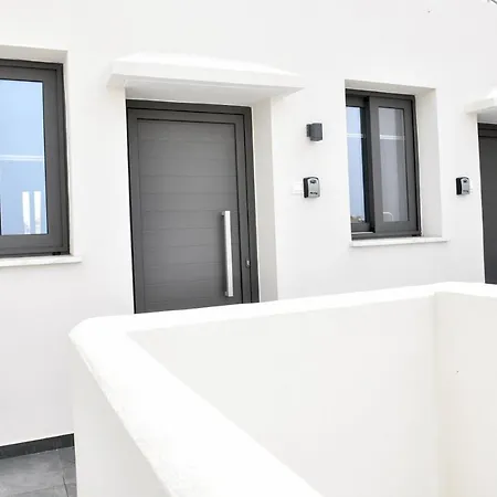 The Room, 14, Leda Gardens דירה *